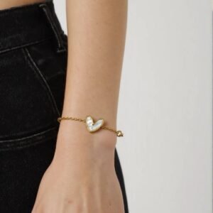 BRACELET EN ACIER INOXYDABLE AVEC PENDENTIF COEUR NACRE