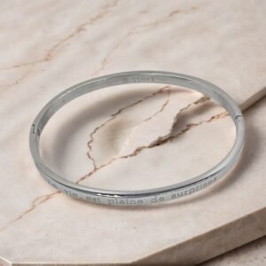 BRACELET RIGIDE EN ACIER INOXYDABLE AVEC GRAVURE: LA VIE EST PLEINE DE SURPRISES