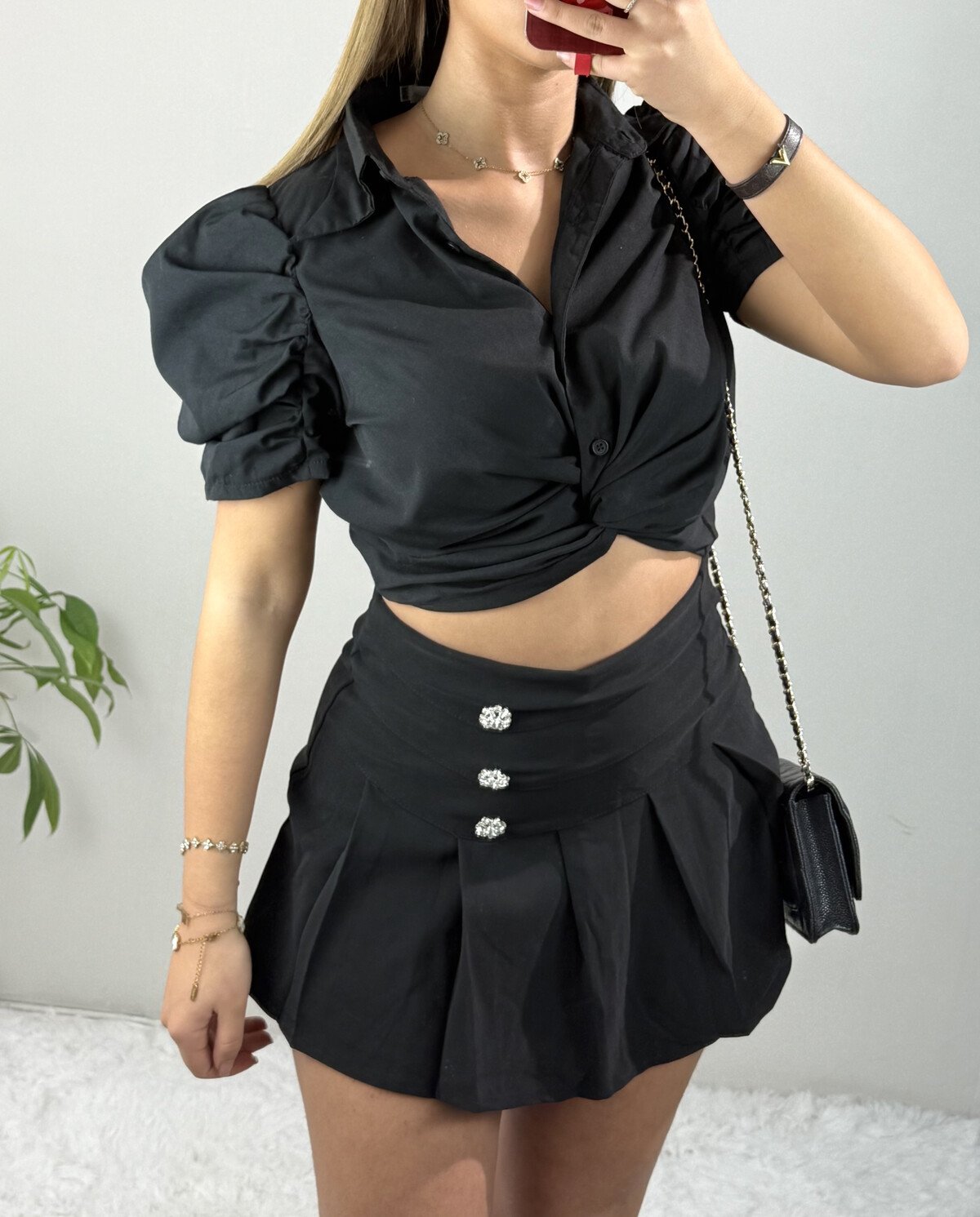 Mini Jupe short avec boutons diamantés – Image 2